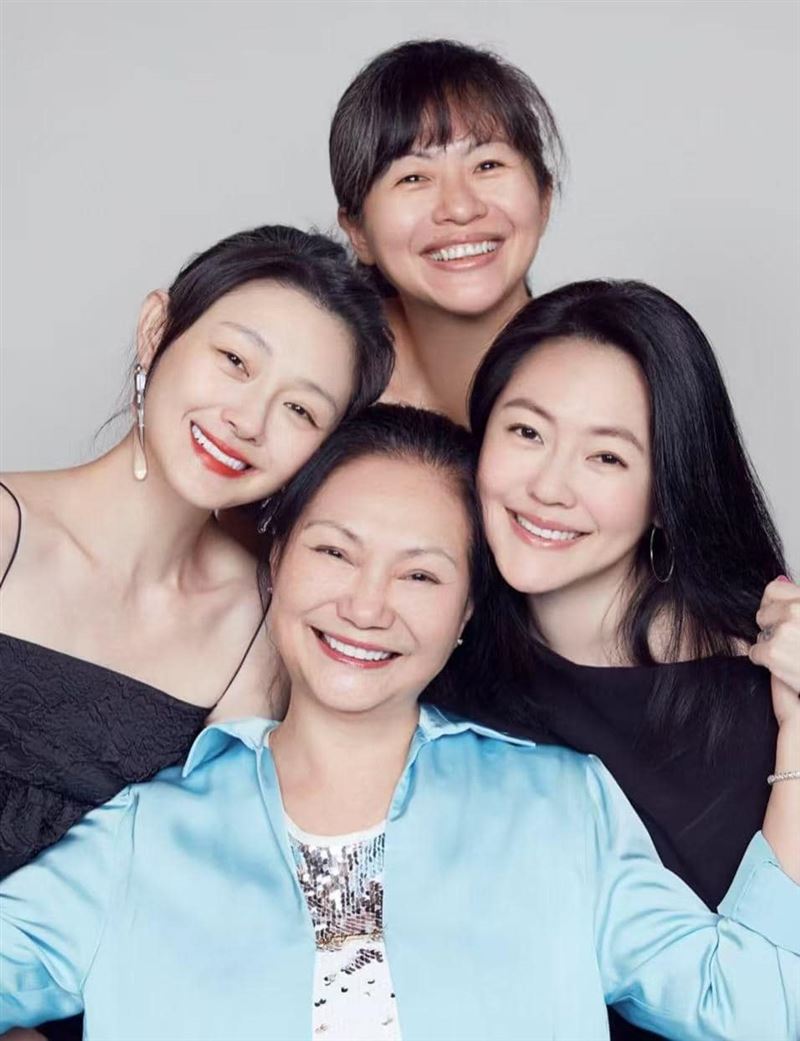 S媽母親節曬4口天倫照!悲喊「美容大王回來了」 AI片曝大S告白惹哭網