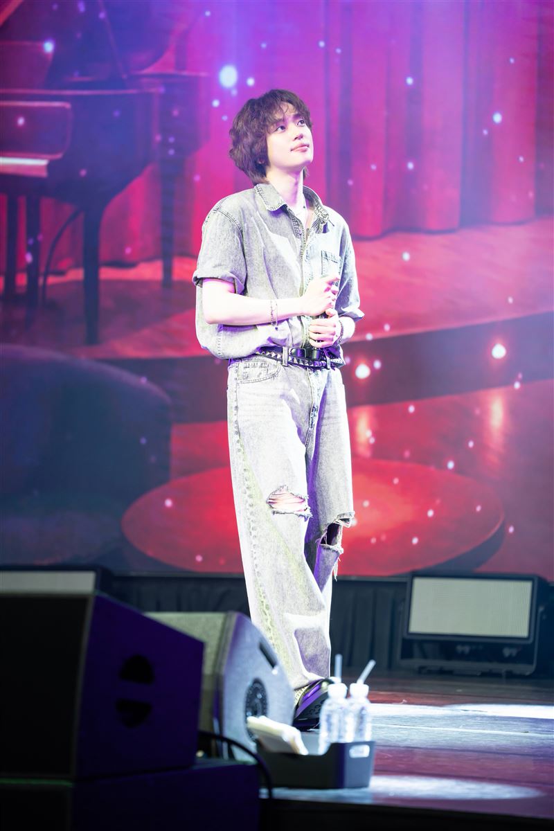 NIEL第一次獻給台灣！遊戲環節和粉絲「近身貼緊緊」　羞喊：有點緊張