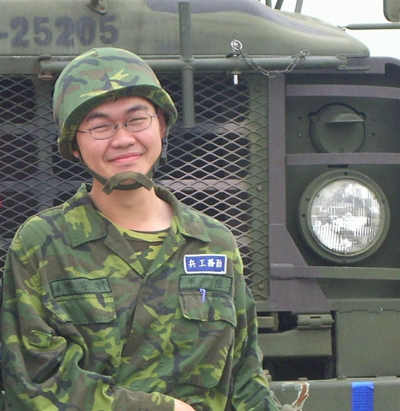 四叉貓貼當兵照喊「我一天都沒逃」！曝超慘經歷：沒放過夭八