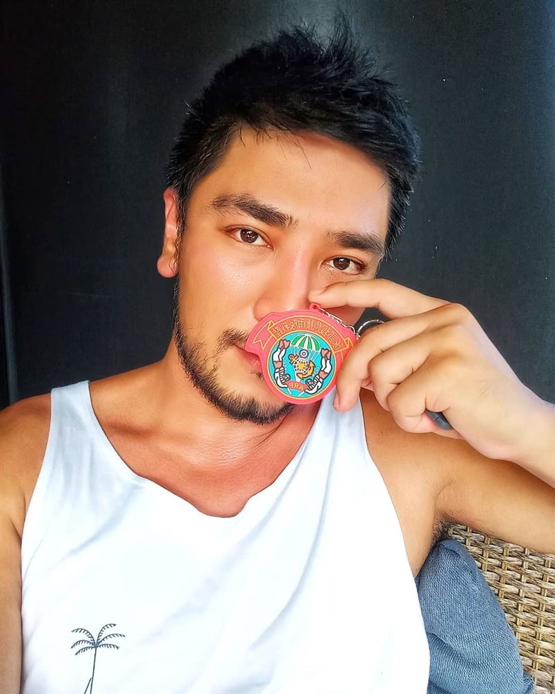 《超偶》混血男星在台環島當兵2年3個月　睡泥地、雨水洗澡超狂經歷曝光