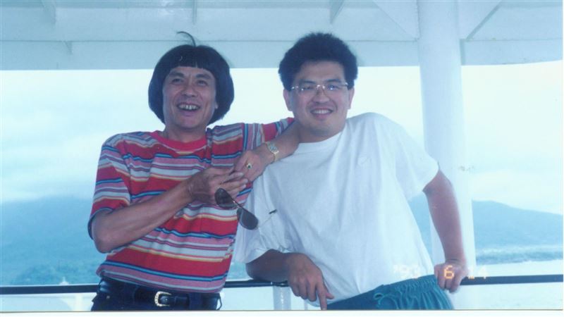 豬哥亮逝世8年！首度公開珍藏家人合照　愛子AI復活老爸推新單曲