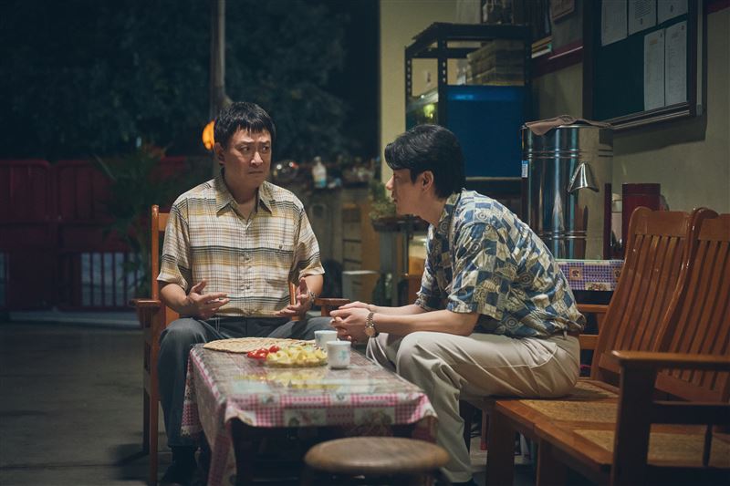 王識賢兒子賺大錢!送老爸勞力士名錶 全家開心體驗「有錢的幸福」