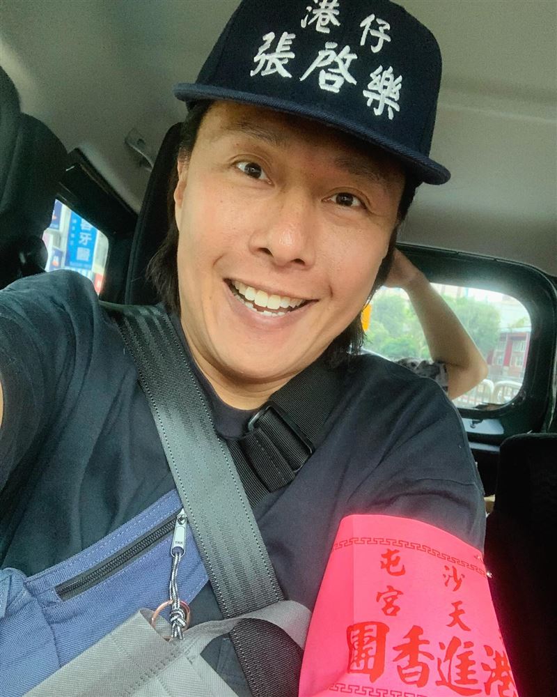 78歲董座無照撞8人！妻喊「台灣駕照太難考」　港星也氣炸：我一次就過