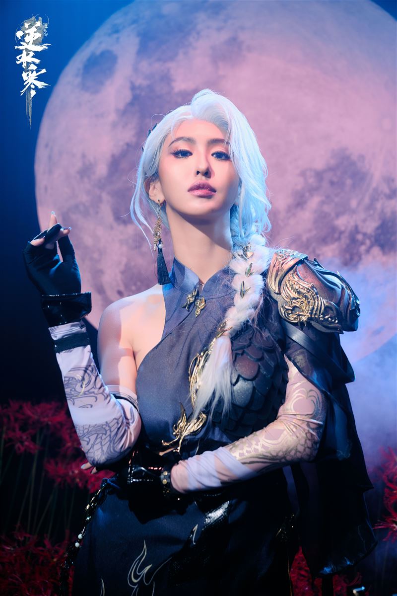 薔薔帥辣演繹「逆水寒」 女鐵衣震撼登場