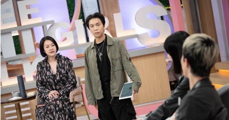 曾與女伴十指緊扣上演「埋胸情」　派翠克發「朋友卡」撇曖昧