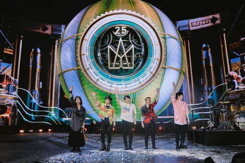 蔡依林歌迷跑錯場？五月天傻眼「怎麼回事」阿信台上無預警送票