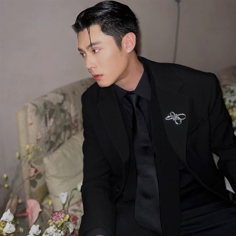 台日戲劇男神合體！陳奕與山下智久開心比YA　他嗨喊「如夢又似幻」