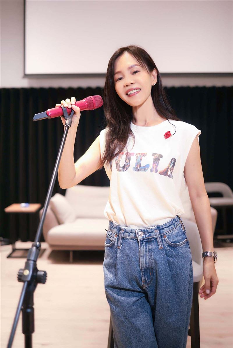 直擊／彭佳慧小巨蛋開唱！台下驚見「重量級嘉賓」全場圍觀搶拍