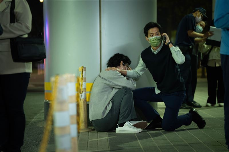 金鐘視帝站上立法院霸氣質疑官員　私下暖舉曝光！楊貴媚大讚：紳士暖男