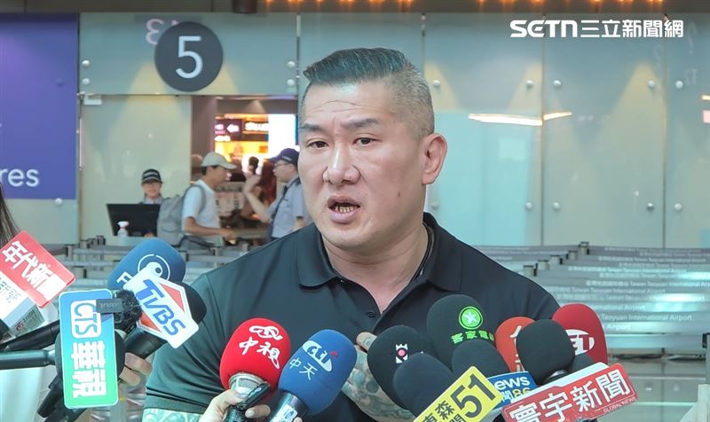 館長讚上海阻尼器震撼！鄉民看傻「沒看過101？」：搭高速電梯就看得到