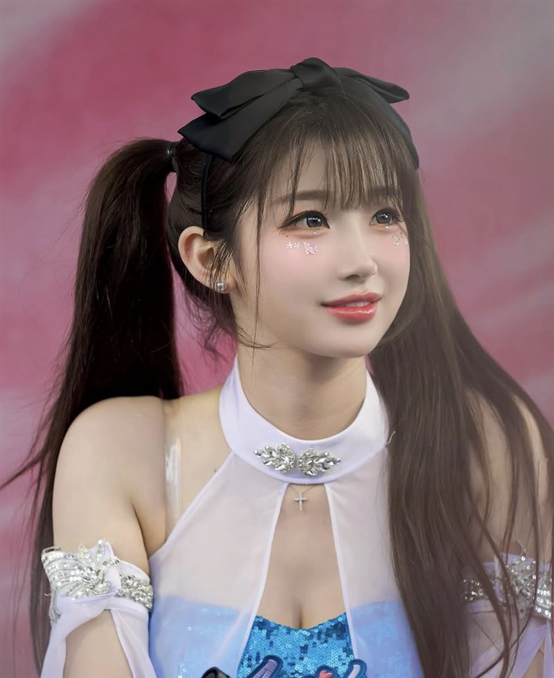 李珠珢大巨蛋「肩帶滑落半球大解放」激震片曝光　網嗨翻：美到不像話