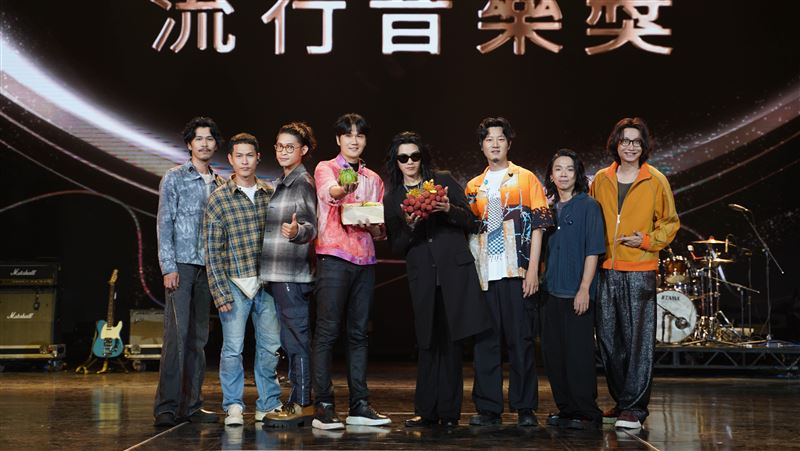 hito頒獎典禮最後倒數！兩大夯團驚喜合體　吃西瓜配荔枝消暑氣