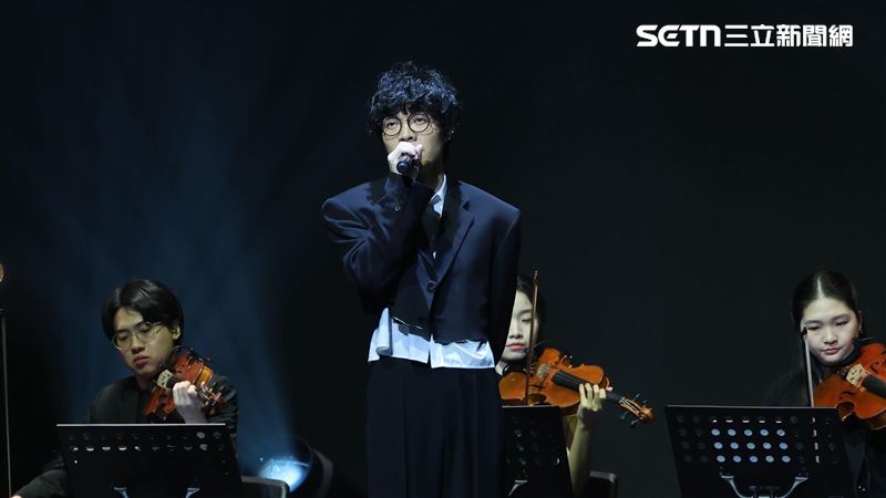 盧廣仲唱組曲致敬方大同！突曬合照想哭了　開心完成未了心願