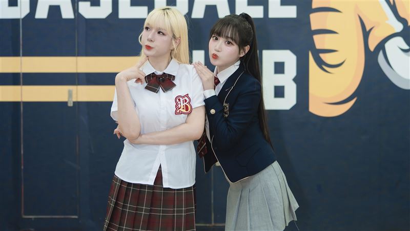 中職/邊荷律重披高中校服!是子瑜、車銀優校友 自曝差點當YG練習生