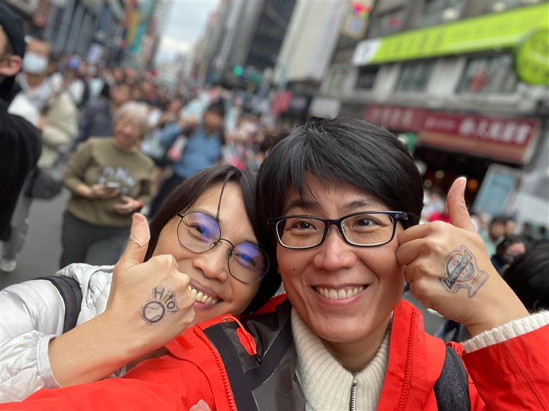 名導周美玲剛國際獲獎！驚吐病倒爆瘦「舉步飄搖」　全身插滿管線現況曝