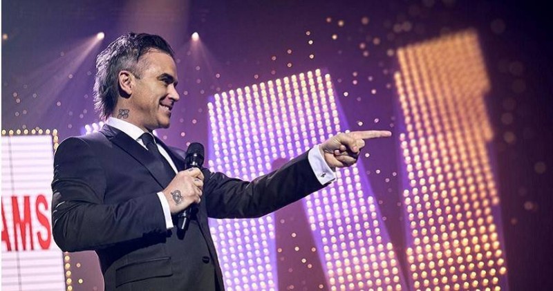 羅比威廉斯來台問候髒話「大鬧機場」　阮經天蛇行逼車惹怒計程車司機