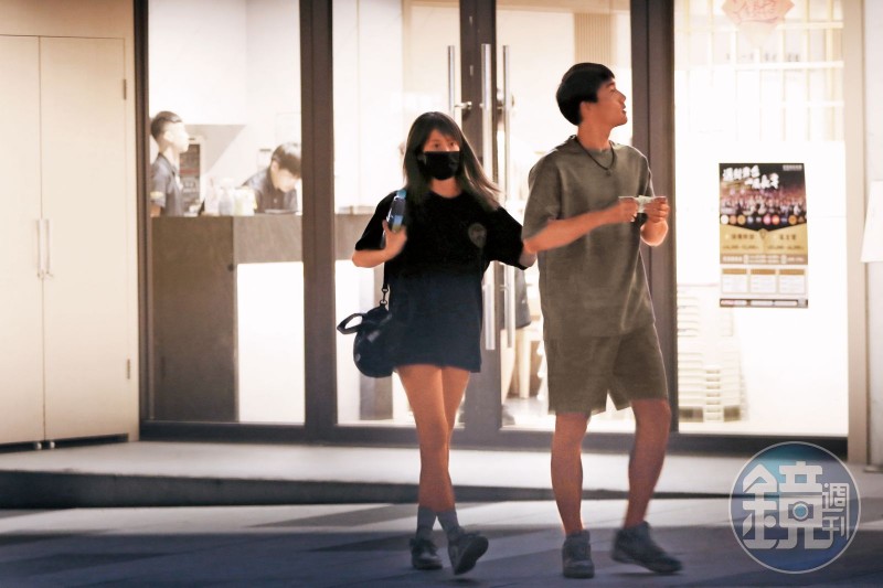 陳晨威新歡是她1／姐弟甜戀共食、撫背返愛巢　啾啾昔日一經歷超威