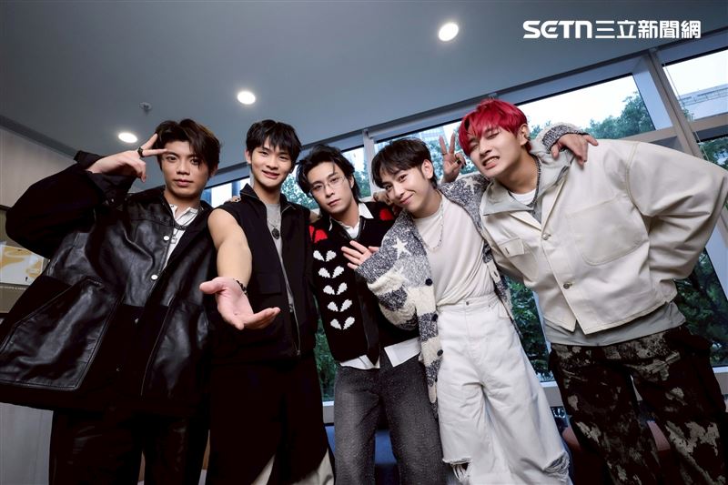 台男團主唱「飆唱台語歌」獲封小王識賢！網被圈粉：有臉蛋又會唱