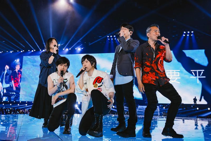 紅姐騙砲千人引關注！五月天瑪莎台上脫口「來都來了」全場笑爆