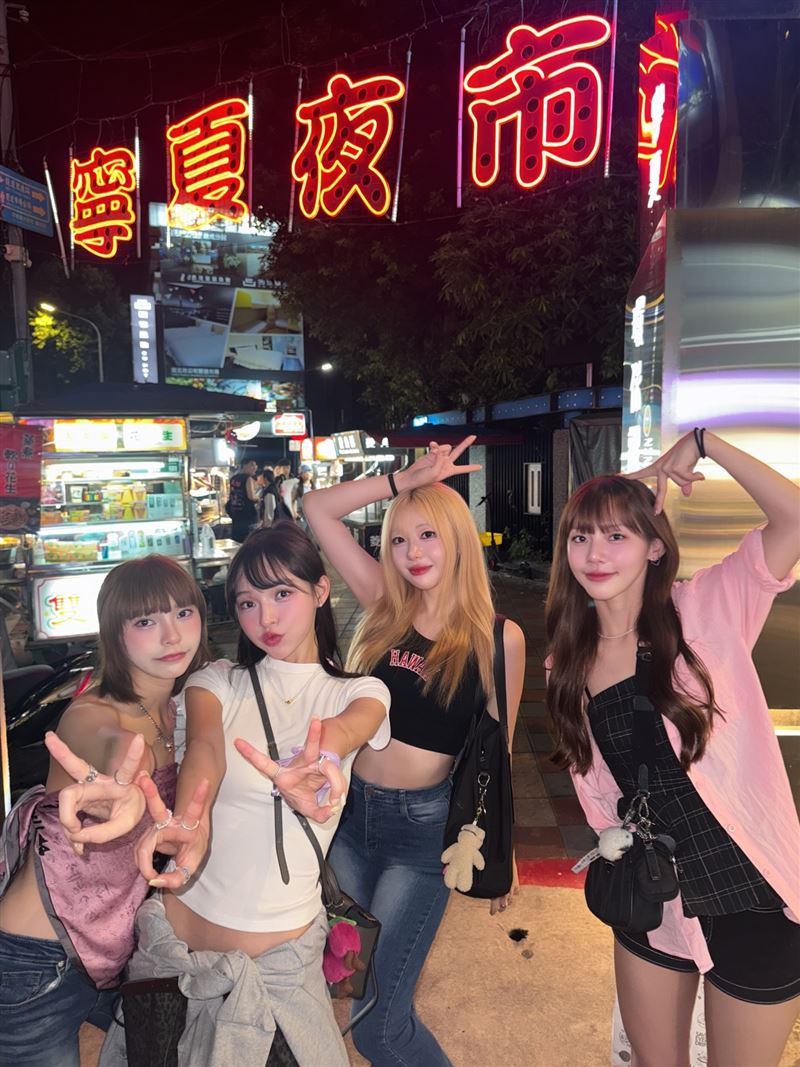 味全龍權喜原挑戰台味！林襄帶隊吃遍夜市　「這1口」讓她表情管理失守