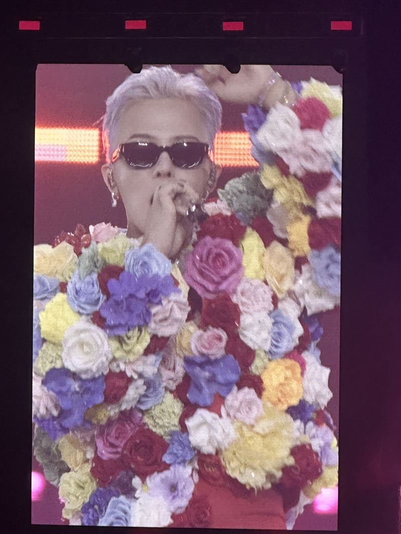 直擊／李洙赫真的來了！「現身小巨蛋力挺GD」揮手招呼害羞樣全被拍