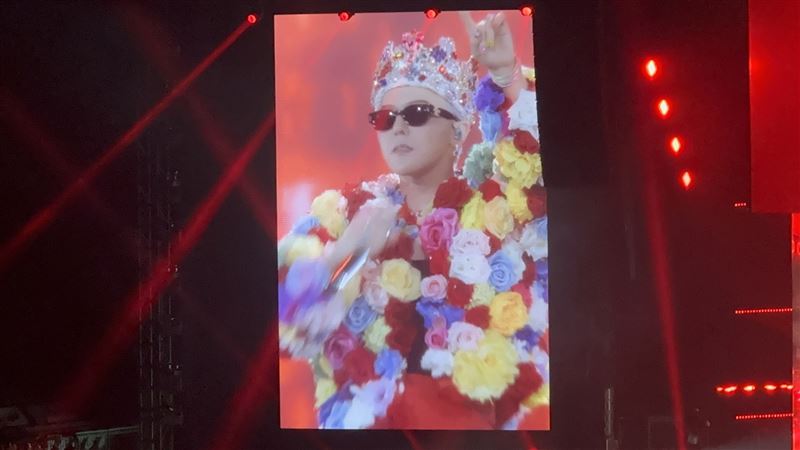 GD搭機離台返韓！「來不及收下」小粉絲伴手禮　超萌反應曝光