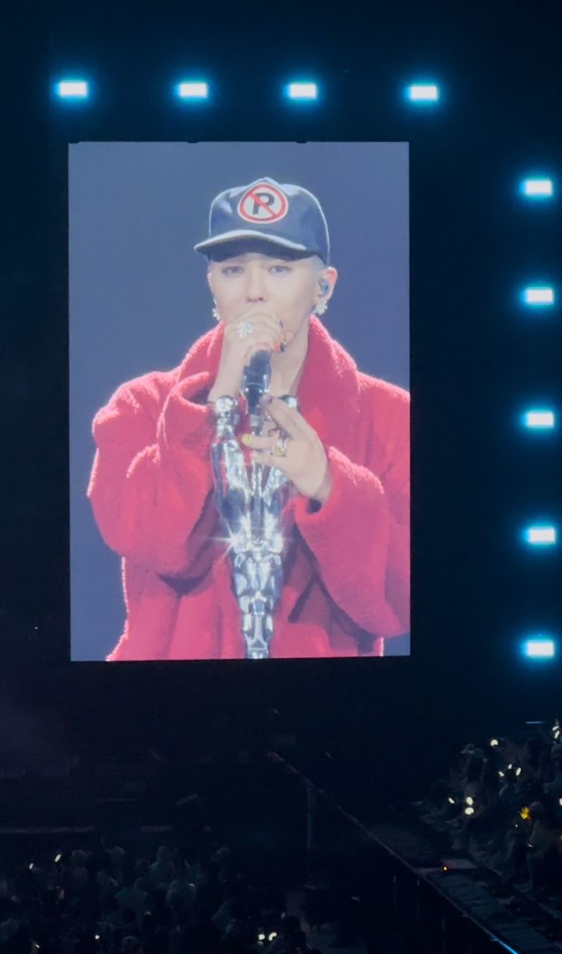 直擊/GD尾聲突喊話「太陽、大聲在身邊」!萬人齊聲淚崩應援:BIGBANG