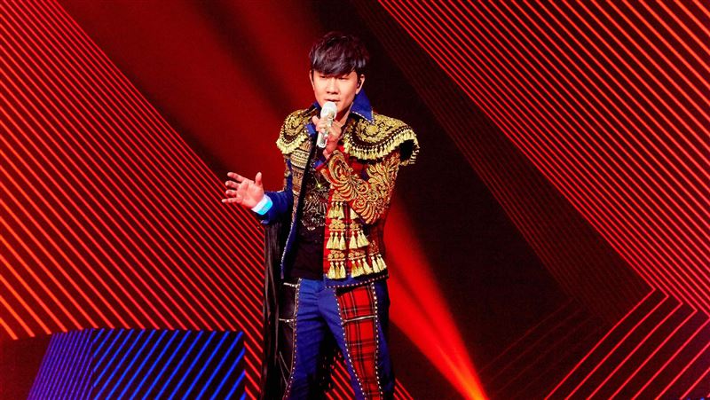 林俊傑震撼宣布心臟出問題!每天吃藥控制 悲喊:我還能唱多久