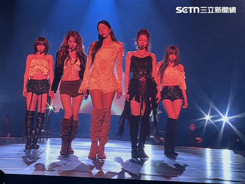 蔡依林突現身！LE SSERAFIM台上清唱《日不落》她反應曝光