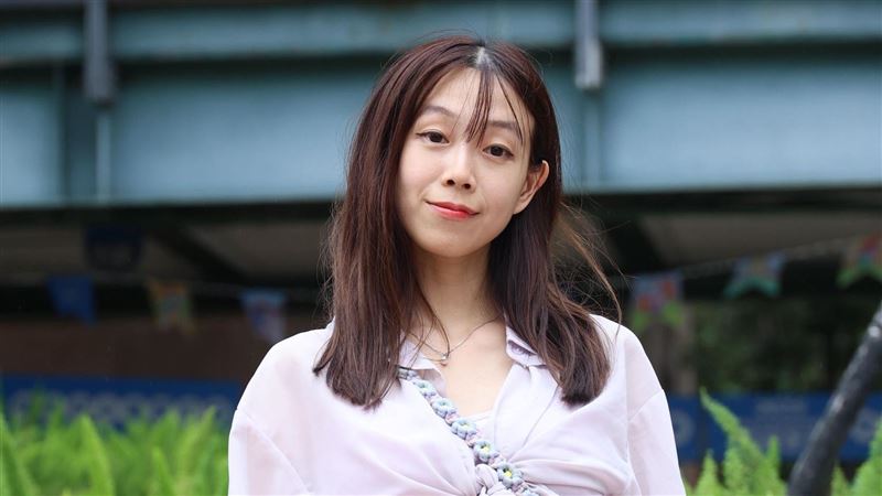 鄧佳華模特女友修很大！簡簡「無P真面目」判若兩人　還撞臉范瑋琪