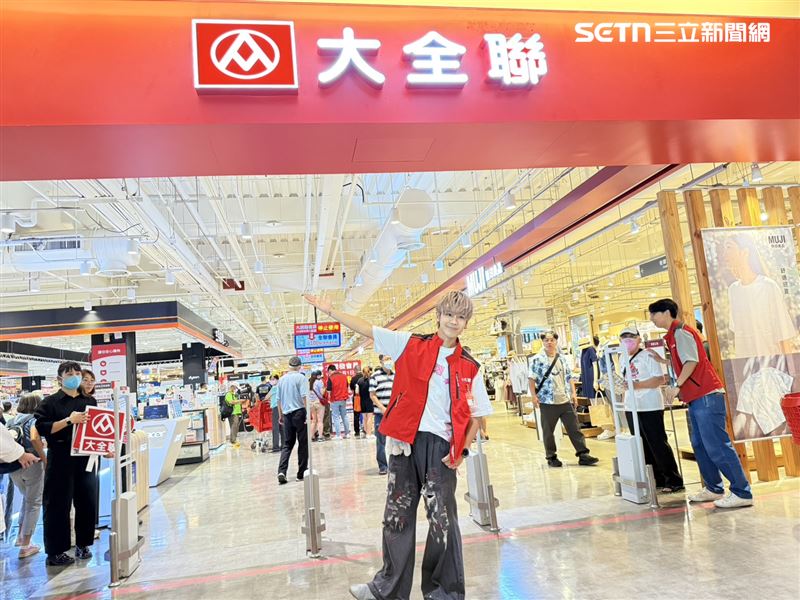 昔當大潤發打工仔！鼓鼓「22年前青澀照」罕見曝光　自嘲：誰會搭訕？