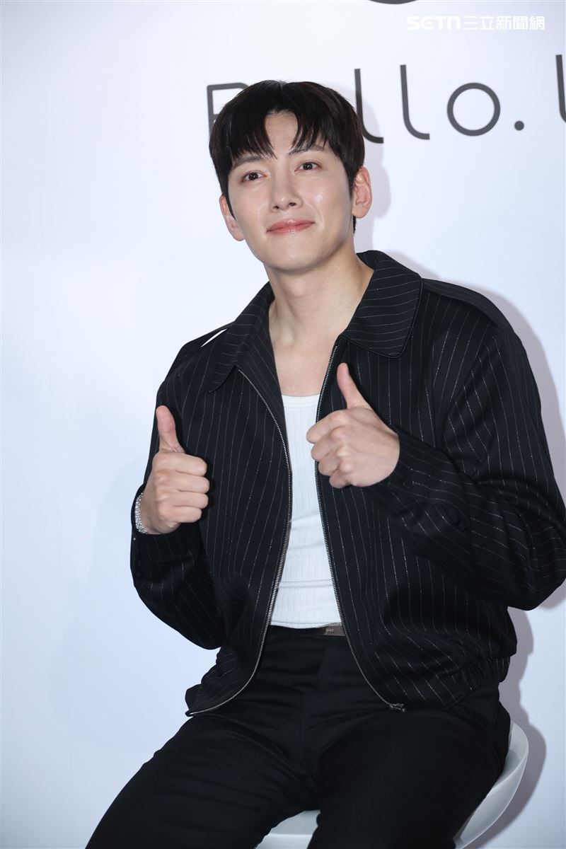 直擊／池昌旭中文喊「棒棒的」！設備故障急救場　遞麥＋呆萌反應超圈粉