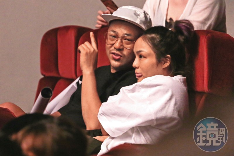 7年婚姻生變！徐佳瑩家分工超細　「助理親友6人團」貼身幫帶孩