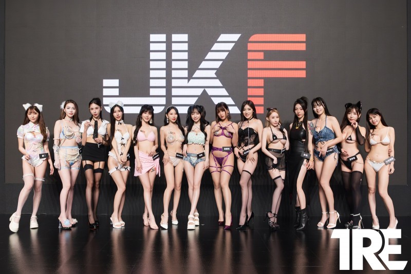 太辣的話抱歉！JKF女郎火熱開場　挑戰尺度極限盼與粉絲見面