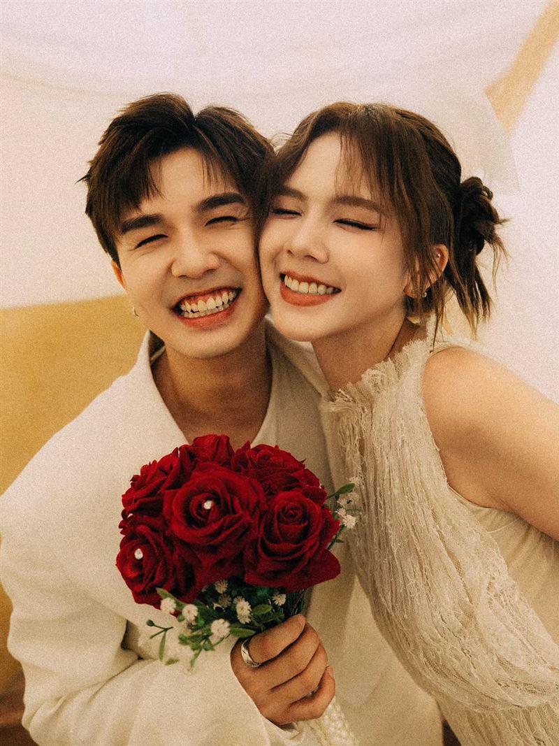 恭喜百萬YTR結婚了！娶回「交往11年網紅女友」粉絲感動：終於等到