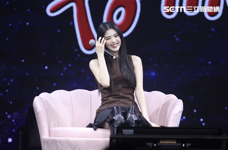 「最美小三」韓韶禧來台短裙現身美翻！自費超寵粉送禮「千人都有」