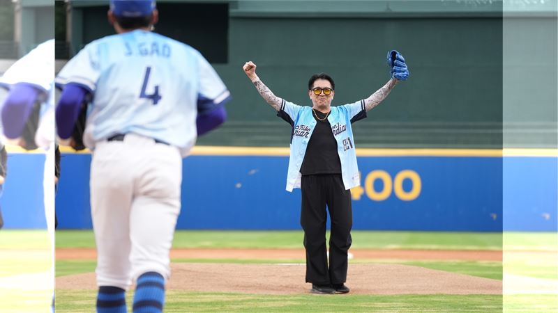 中職／高捷投給高捷接！黑幫電影教父悍將開球、笑稱北館永遠歡迎他