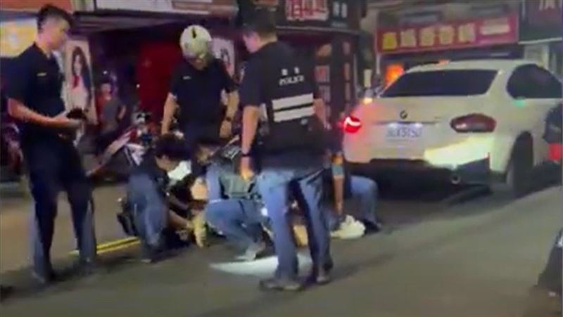 本土女星侯沁潔不認刻意撞警！怒「車被警棍敲壞」反嗆：做賊喊抓賊