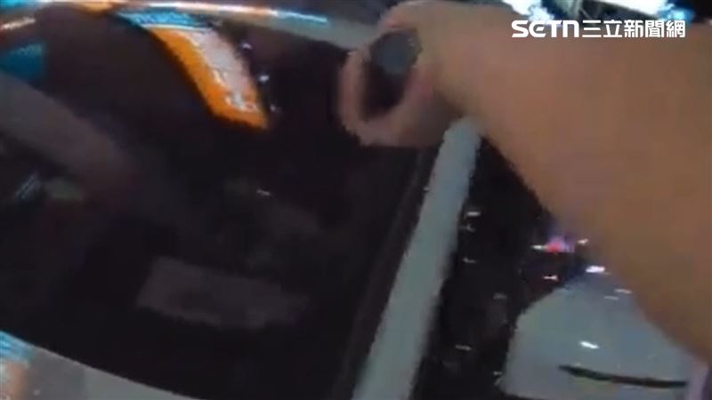 開BMW衝撞、拒檢…警破窗畫面曝！女藝人觸1罪吞2罰單遭「壓制上銬」