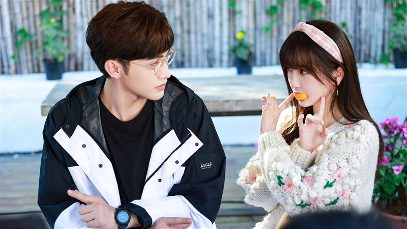 虞書欣被公認「快樂泉源」　張彬彬忍不住被吸引！認了接吻「嘴角上揚」