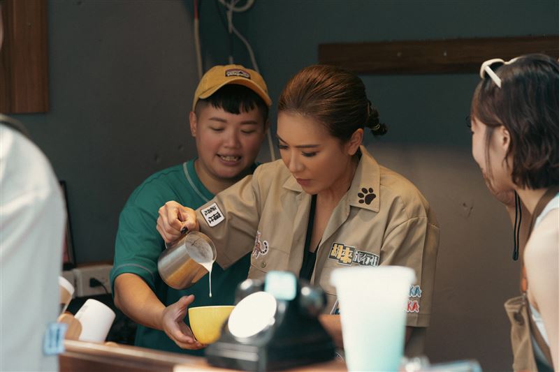 小禎傳想開手搖店　胡瓜手忙腳亂下海了！遭吐槽：像在做復健