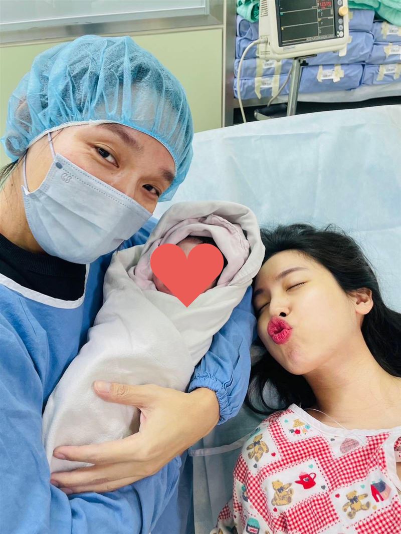 麋先生以諾當爸「臨時缺席演出」！4乾爹視訊祝賀　聖皓感性吐心聲