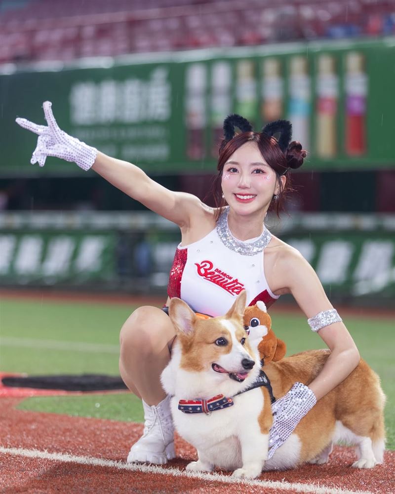 啦啦隊女神遭跟蹤！陌生男「一路尾隨緊貼」...她崩潰：手腳都在發抖