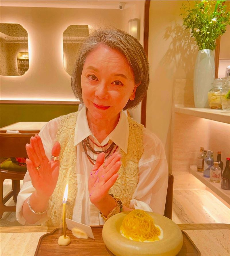 67歲媒體人「心口絞痛」送醫！情況危急進ICU　插滿針管畫面流出