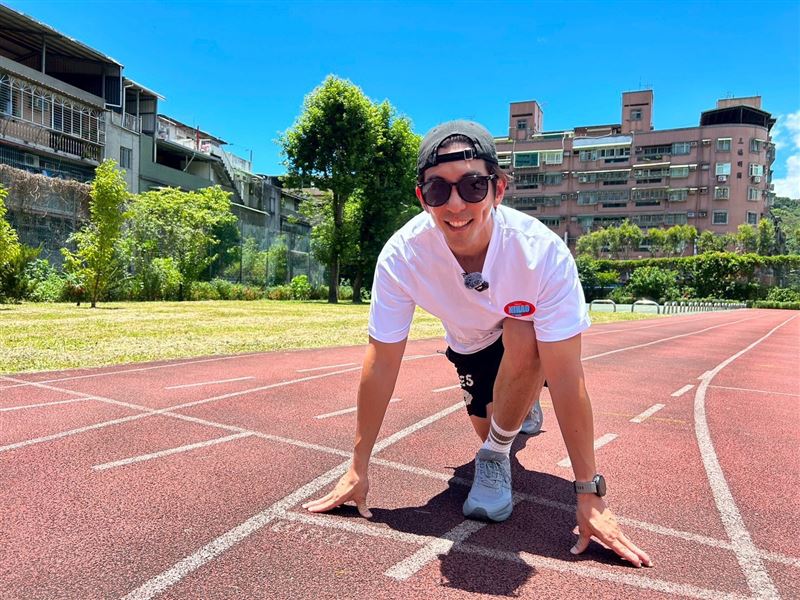 修杰楷感嘆真的老了！Pk小朋友跑百米「遭狠甩後面」　累到說不出話