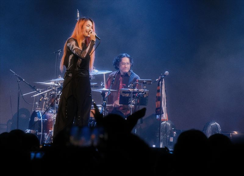 不只刮痧板周邊！Tizzy Bac致敬與龍共舞　巡演加場「端出龍蝦大餐」