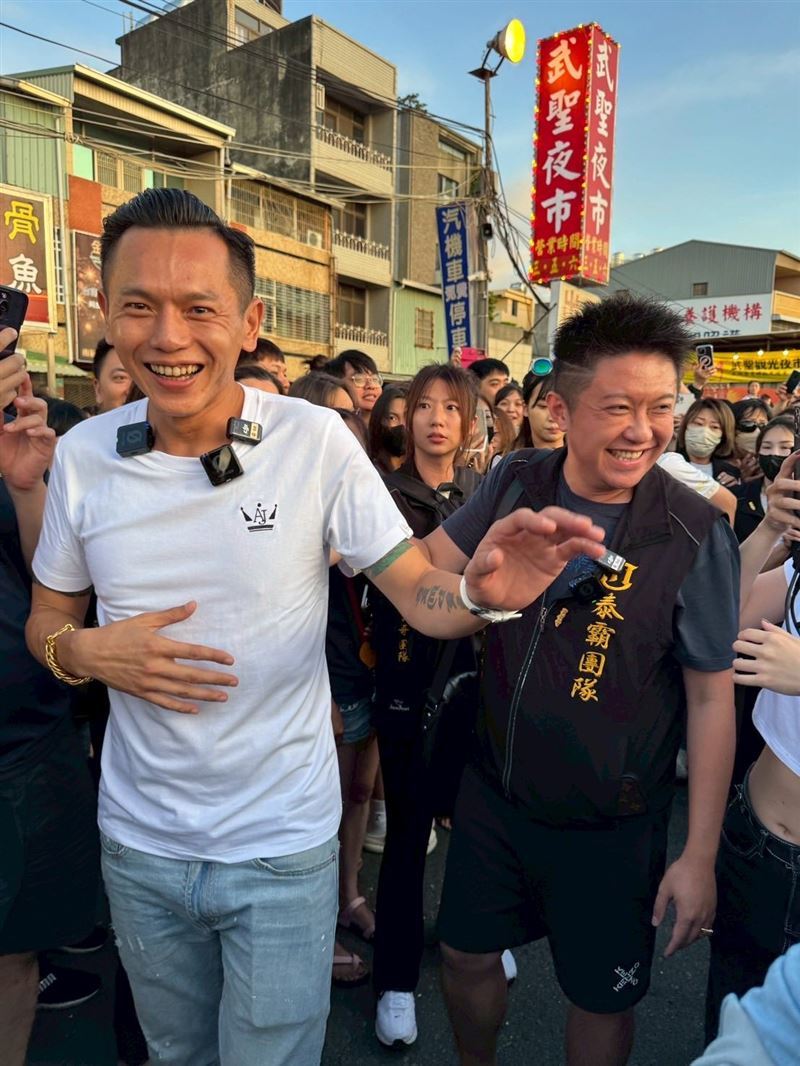 AJ哥乾爹發聲了！打電話殺進直播現場　賓賓哥哭訴「驚人內幕」曝光