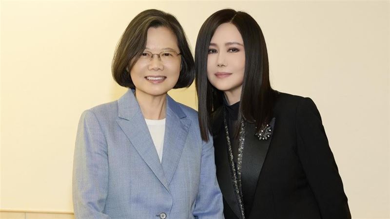 江蕙震撼合體蔡英文前總統！點名最愛聽這首　「希望一切著會當順適」