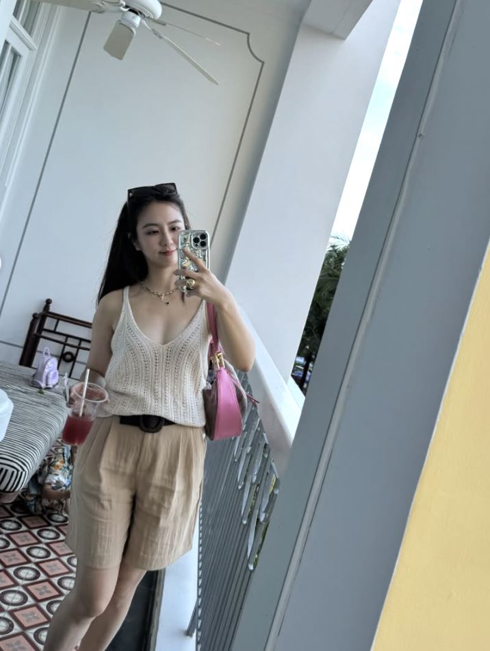 周曉涵40歲超辣！襯衫一開洩「火辣UU半球」內衣解放：不會被抓嗎