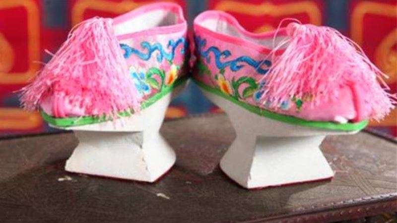 為何清朝妃嬪愛穿「花盆底鞋」？真相原來不止美觀那麼簡單！